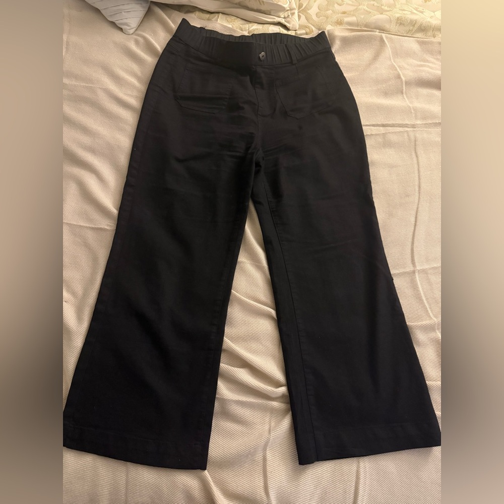 Black Wide-Leg Capri Pants